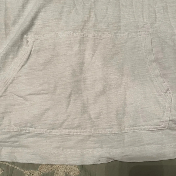 Pure white beach coverup - Picture 5 of 7